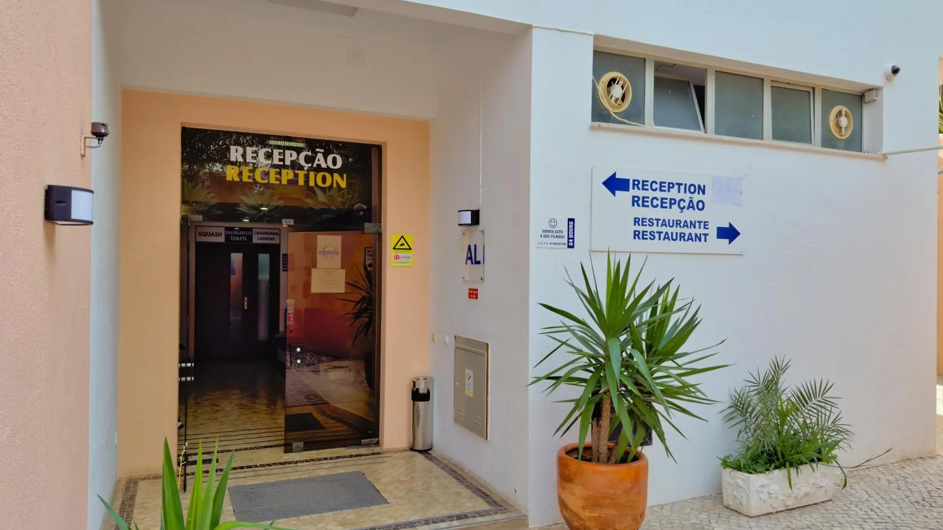 Squash Club Apartamentos Портиман Апарт-отель